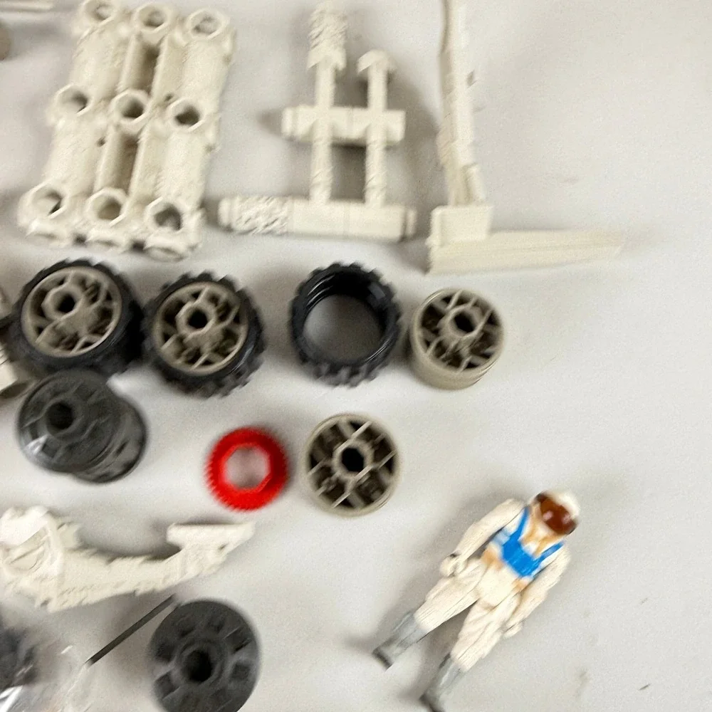Robotix‎ R-2000 parts 1980's